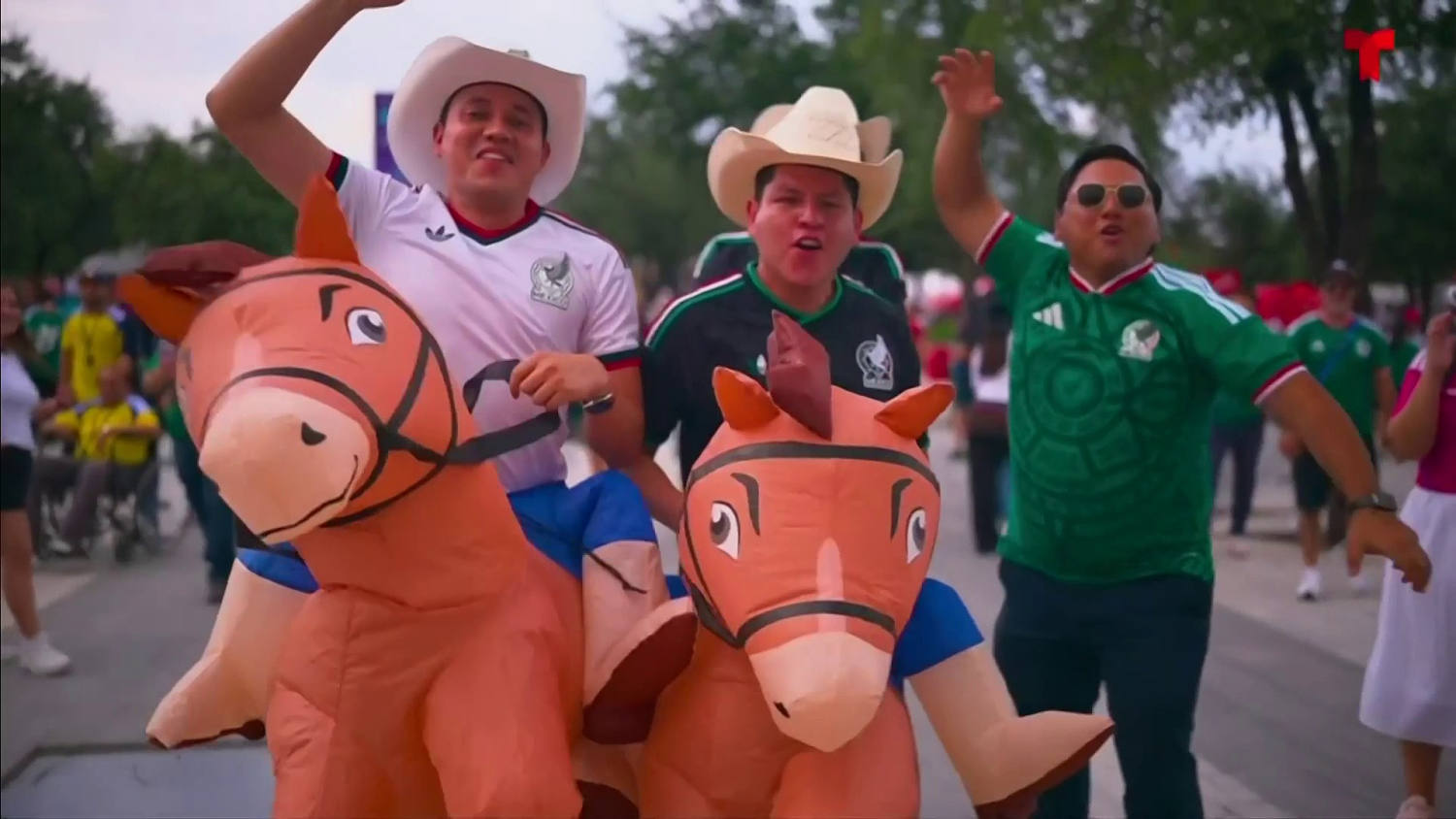 Los sombreros vaqueros que unen al mundo del fútbol en Texas