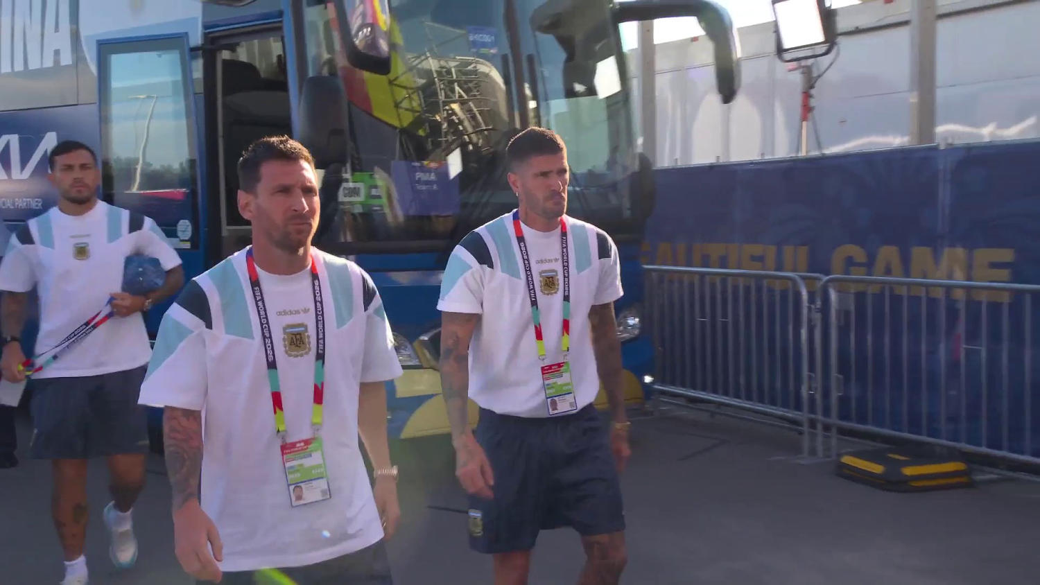 "El que no salta es un inglés": el cántico de Argentina al llegar al estadio con la mira en semis