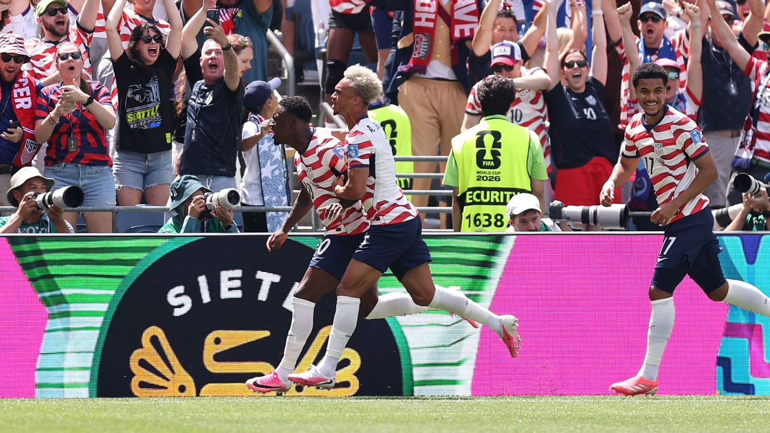 Estados Unidos abre el marcador ante Australia tras un autogol de Cameron Burgess