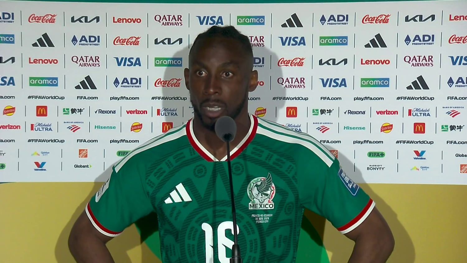Las reacciones de Julián Quiñones tras su gran partido con México ante Ecuador