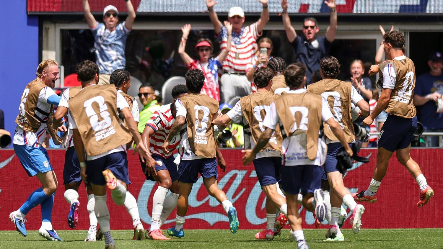Alex Freeman anota un gol dramático para Estados Unidos que tuvo que ser validado por el VAR