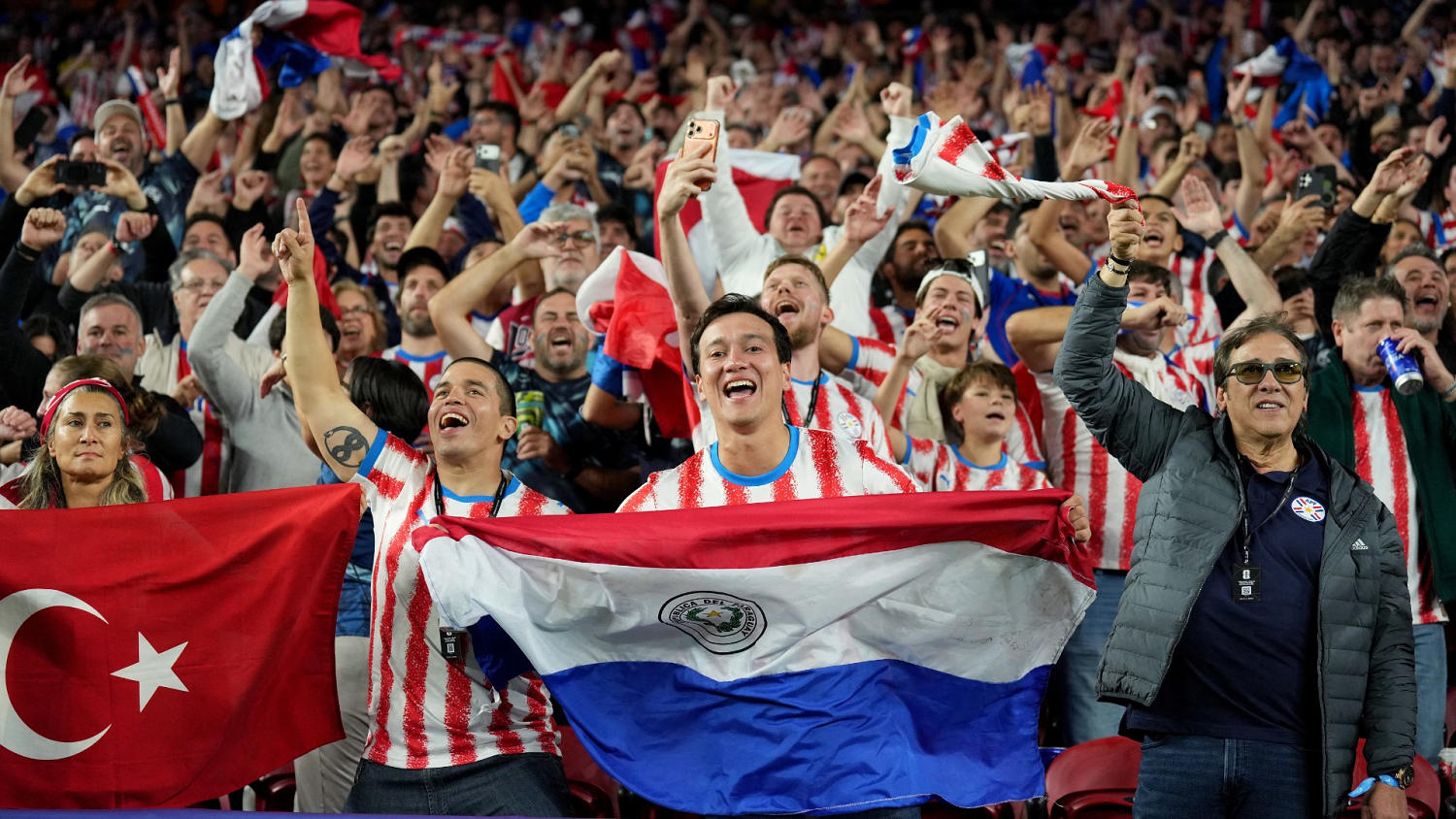 Aficionados de Paraguay y Turquía pusieron el ambiente en San Francisco
