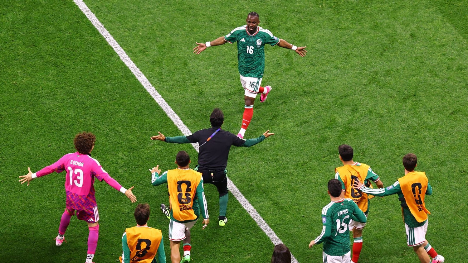 ¡Golazo! Julián Quiñones firma una obra de arte y México toma ventaja sobre Ecuador