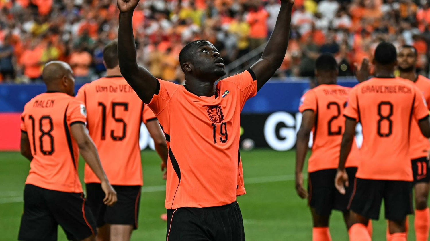 ¡FÚTBOL TOTAL! Brian Brobbey abre el marcador para Países Bajos tras un jugadón colectivo