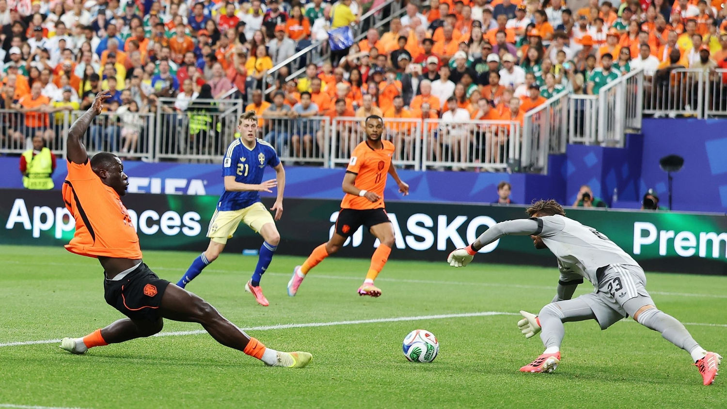 Doblete de Brian Brobbey para el 2-0 de Países Bajos que juega un fútbol total sorprendente