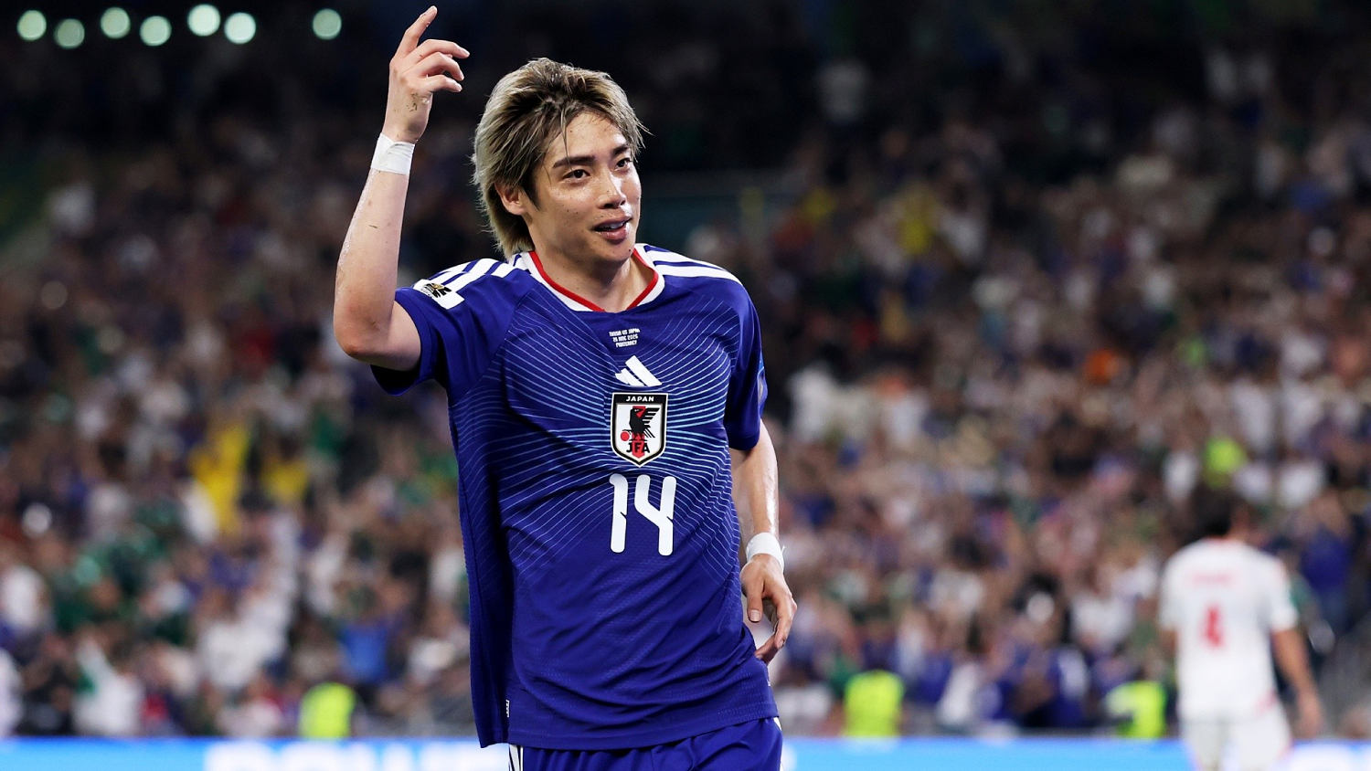 Junya Ito culmina una gran jugada y marca el tercero de Japón