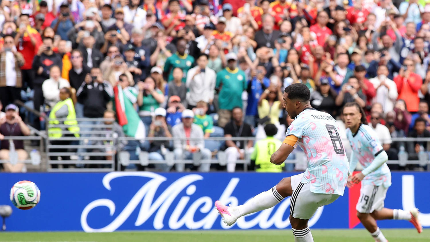 Tielemans no falla desde los once pasos para Bélgica