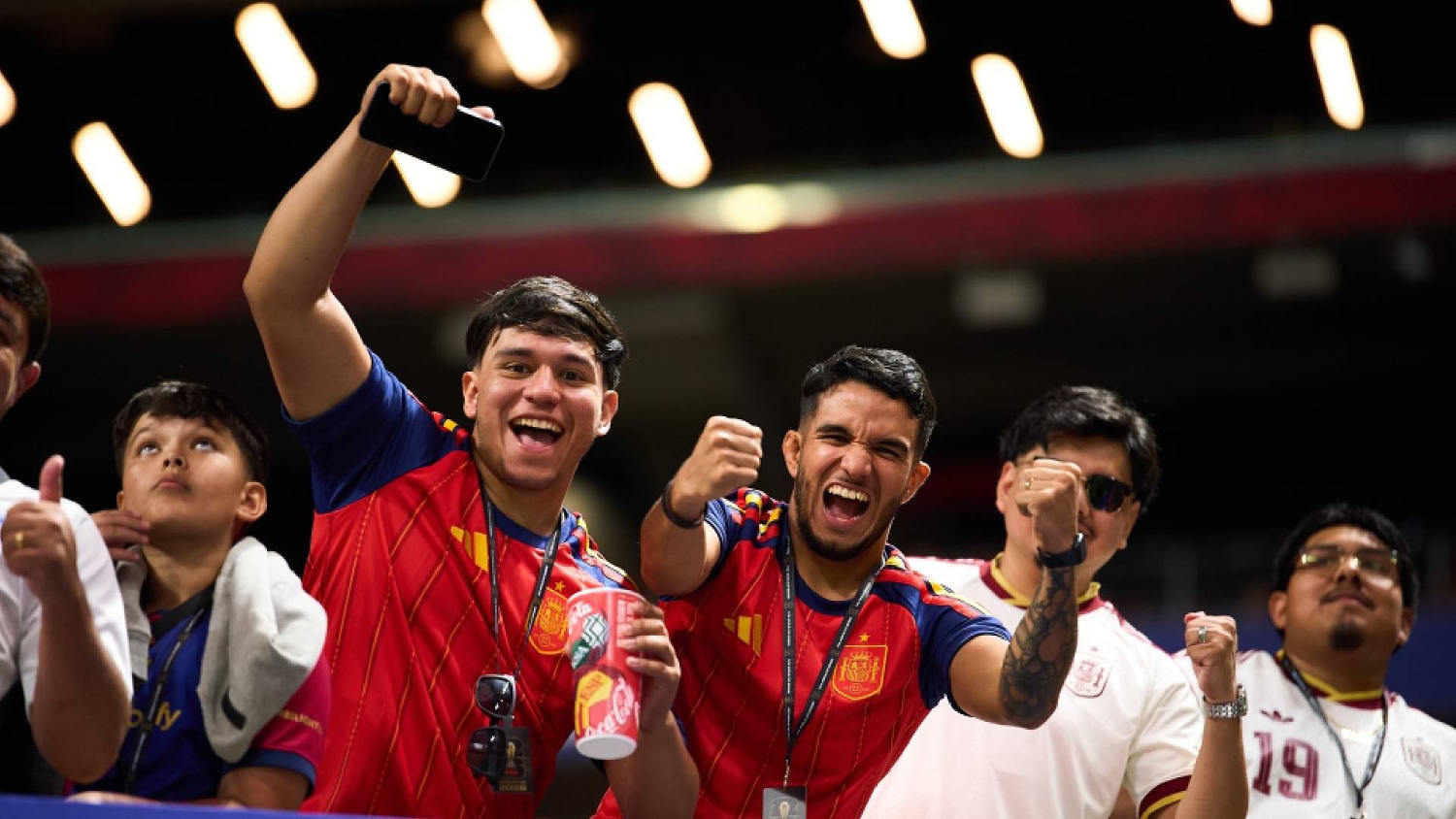 ¡Atlanta se pinta de rojo! España enciende al público al grito de ¡gol! ante Arabia Saudí