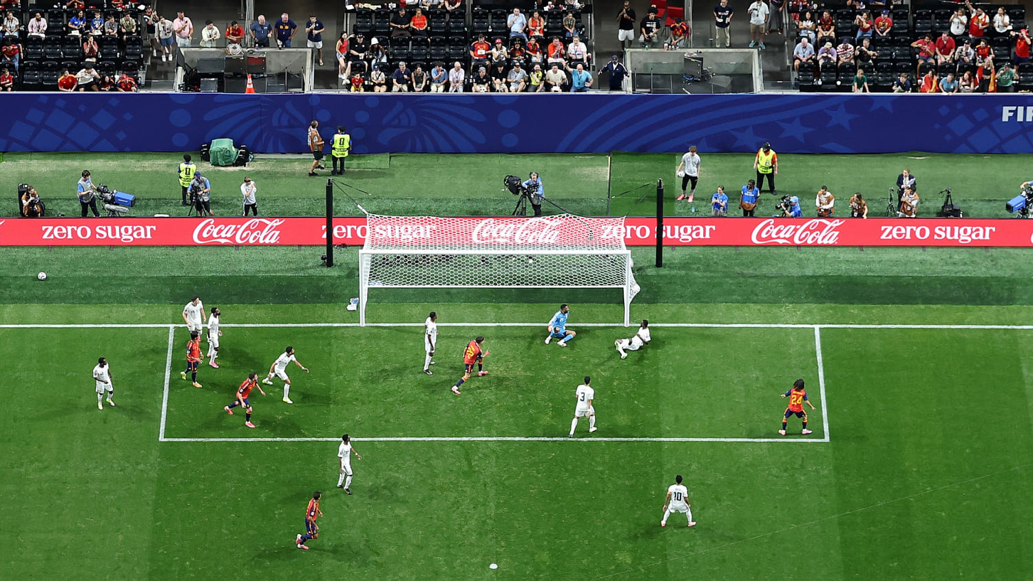 Autogol amplía la goleada de España ante Arabia Saudí