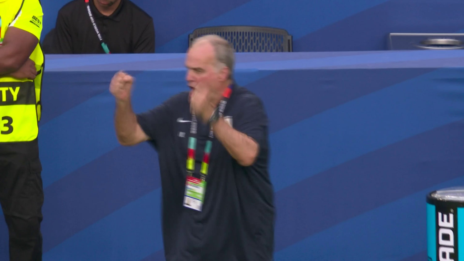 El equipo de Bielsa da vuelta al partido en menos de 10 minutos