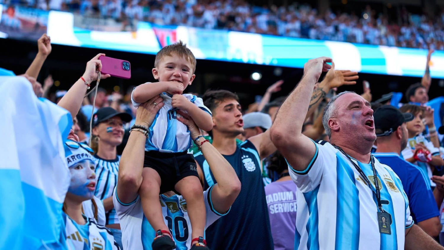 De Buenos Aires a Dallas, un solo grito: Argentina anota y la locura se desata entre los hinchas