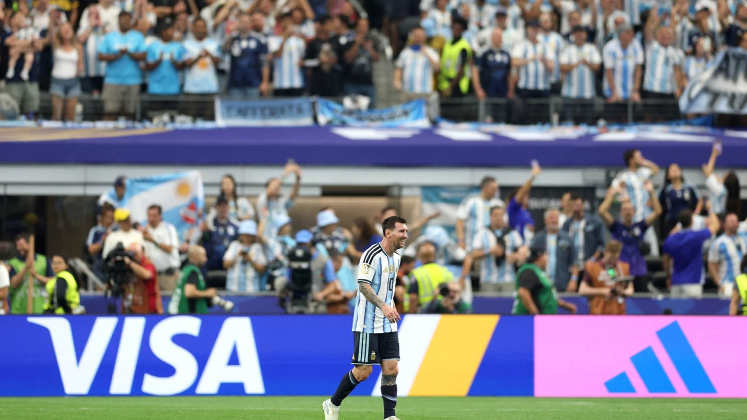 El público de Dallas y el mundo de fútbol, rendidos ante Messi
