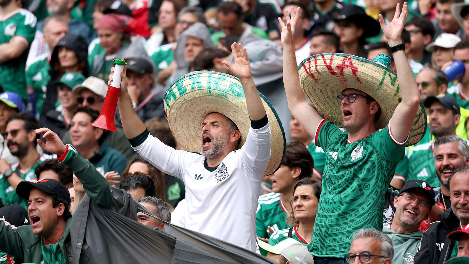 Así vivieron los aficionados mexicanos el debut mundialista en el Azteca