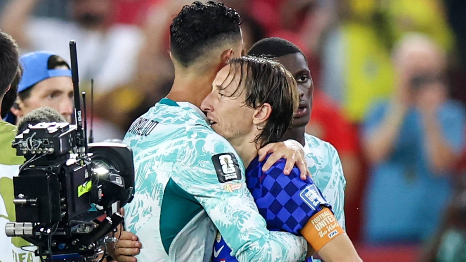 Modric se despide del Mundial: el abrazo con CR7, consuelo a sus compañeros y el adiós a la leyenda