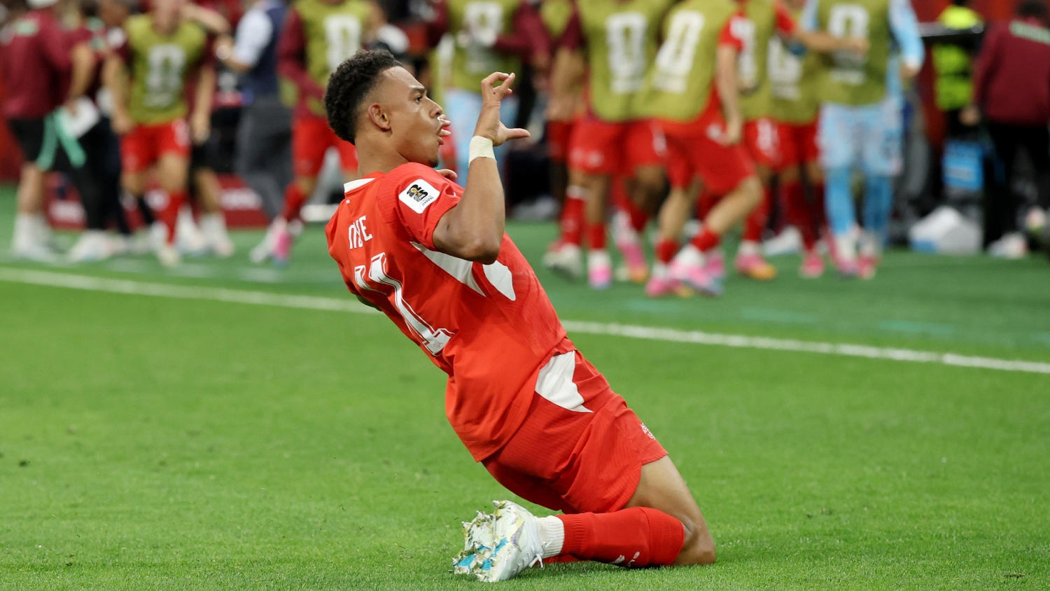 Dan Ndoye castiga un error de Argelia y amplía la ventaja suiza