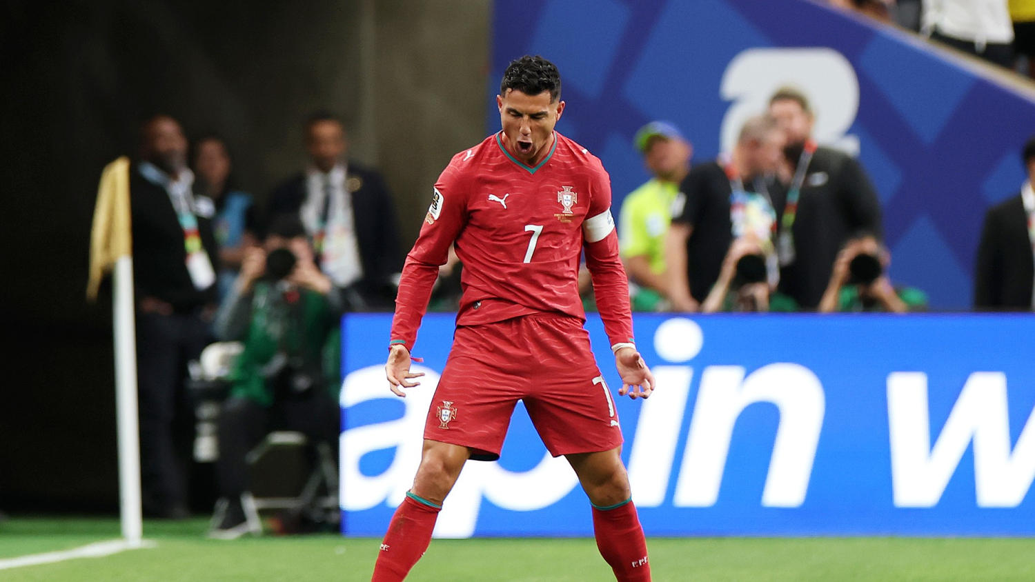 Cristiano Ronaldo aparece y marca su gol 144 con Portugal ante Uzbekistán!