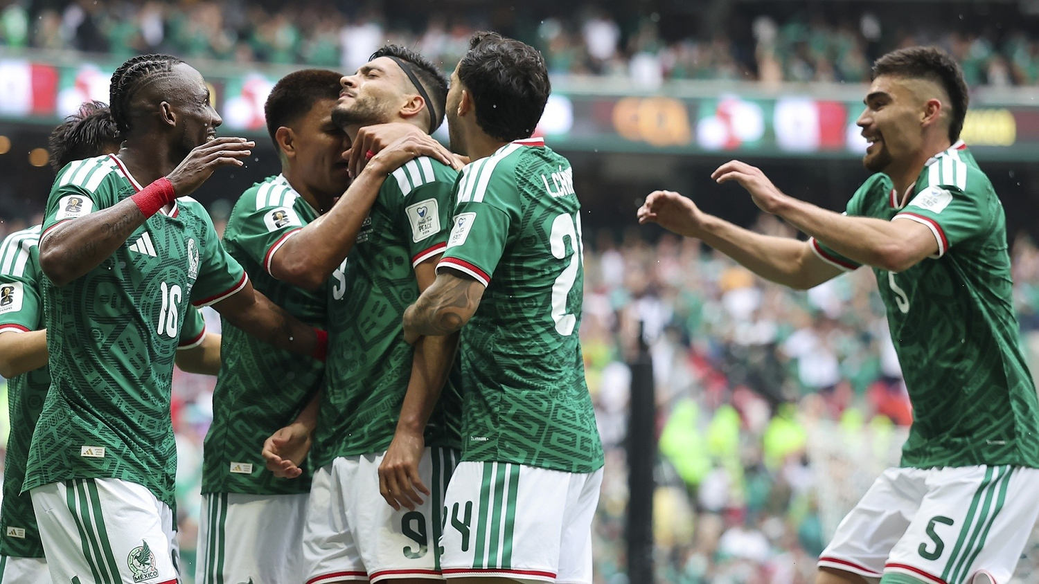 Raúl Jiménez y Quiñones impulsan el triunfo de México