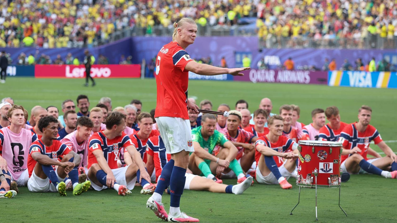 ¡Un remo vikingo para la historia! Así festejó Noruega el pase a cuartos tras eliminar a Brasil