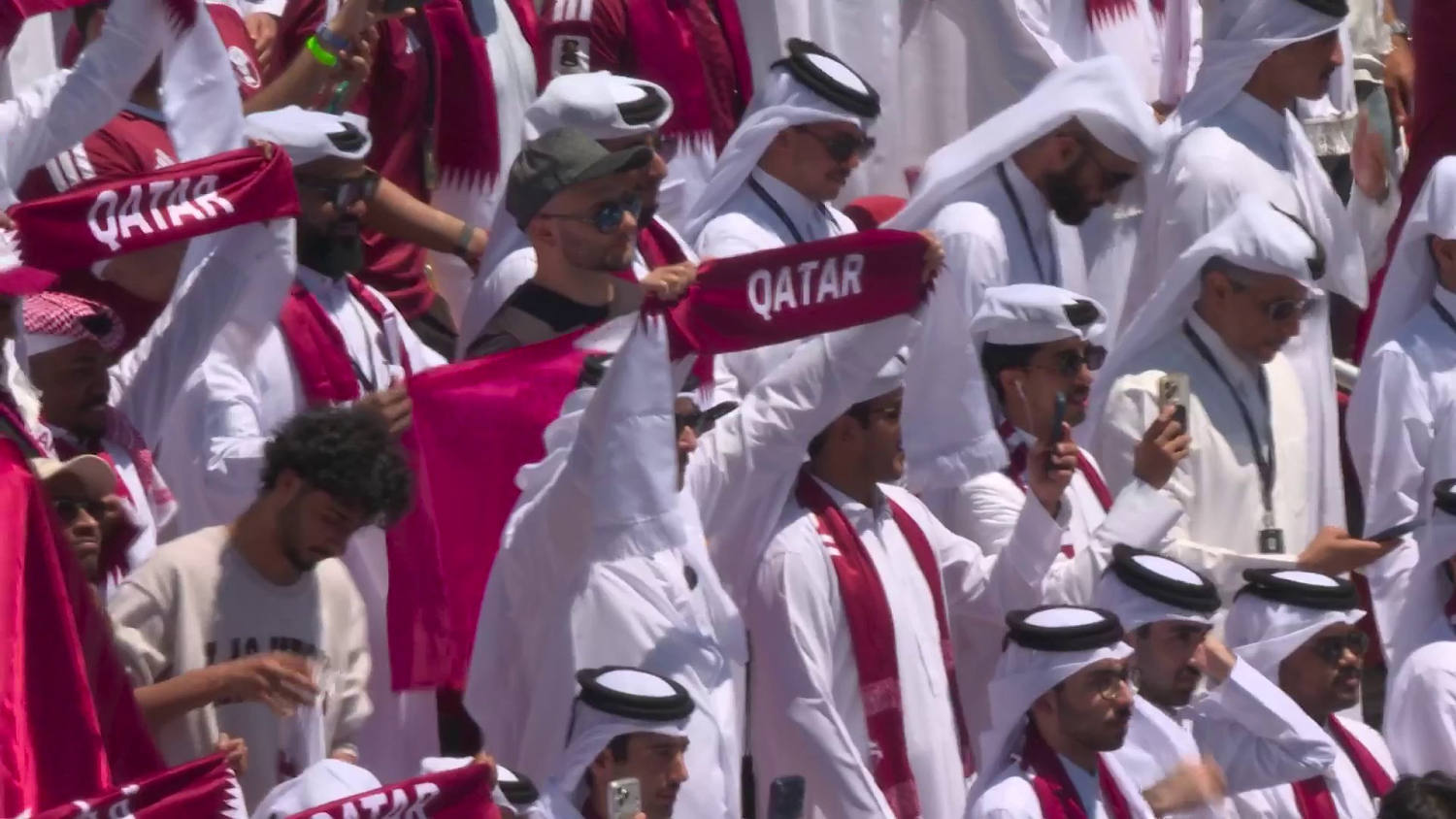 ¡La afición qatarí está presente y alentando a su selección!