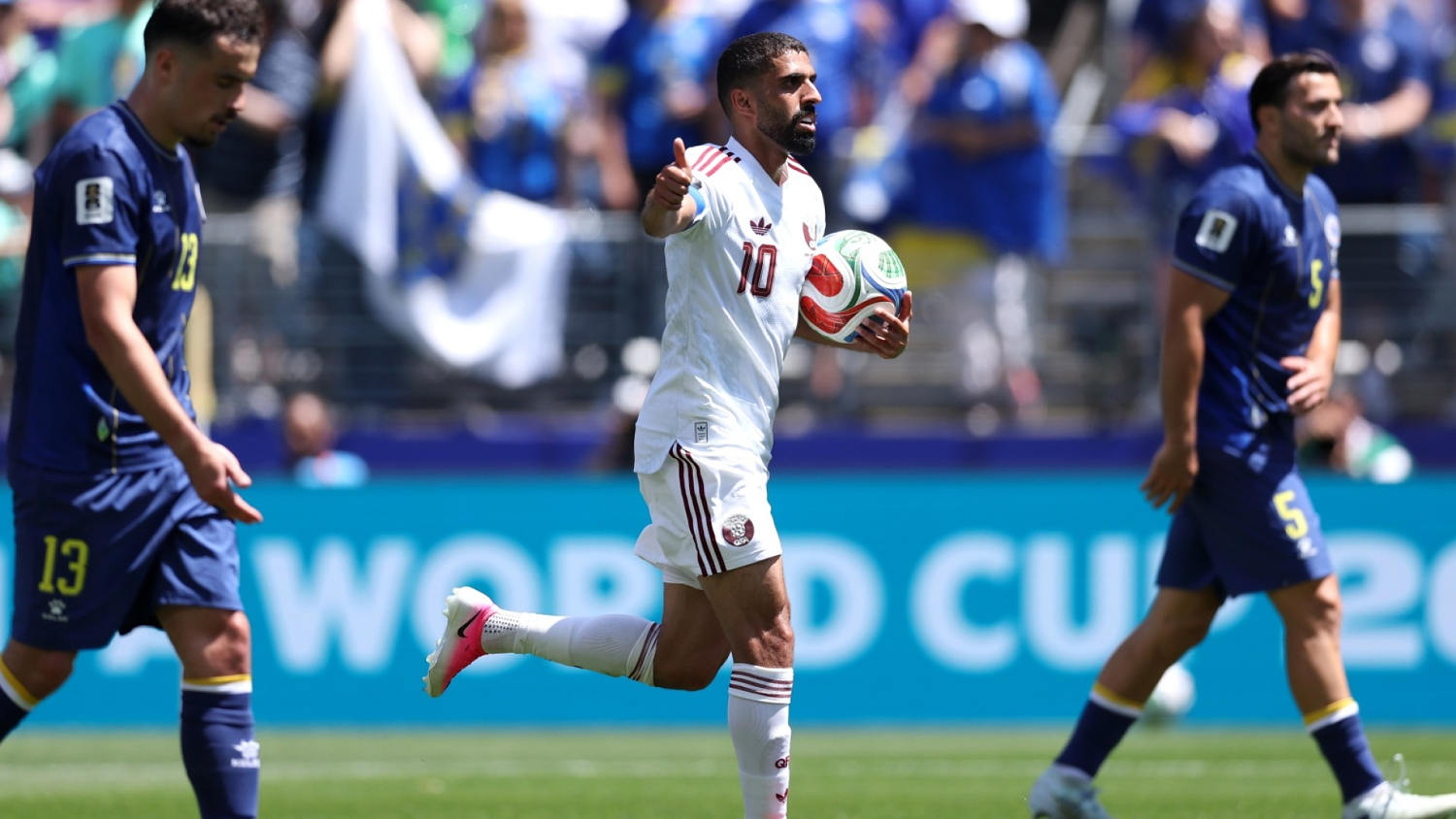 El capitán Hassan Alhaydos descuenta para Qatar y pone el juego 2-1