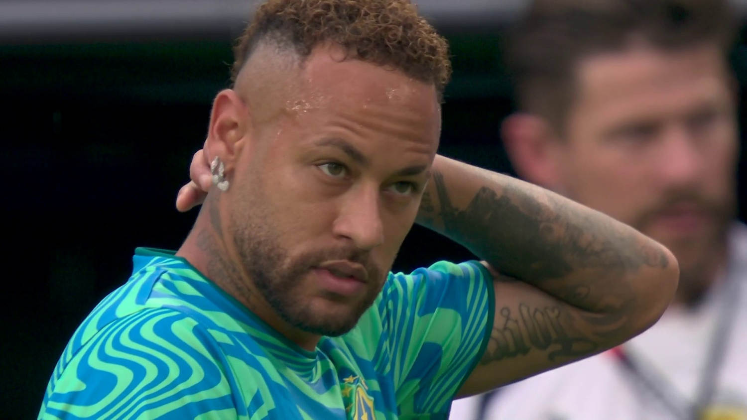 Neymar vuelve a las canchas con Brasil y calienta para el partido definitivo contra Escocia
