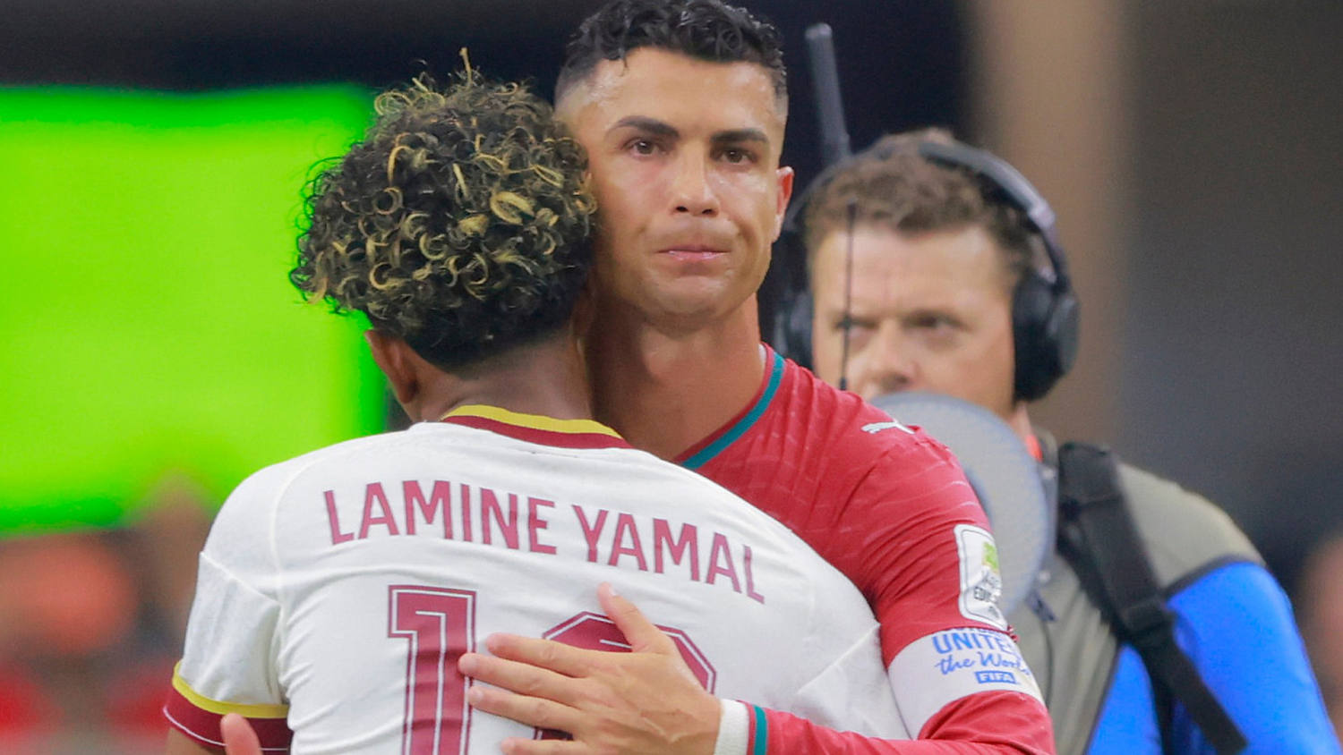 El abrazo de Lamine Yamal a Cristiano Ronaldo tras la eliminación de Portugal en el Mundial