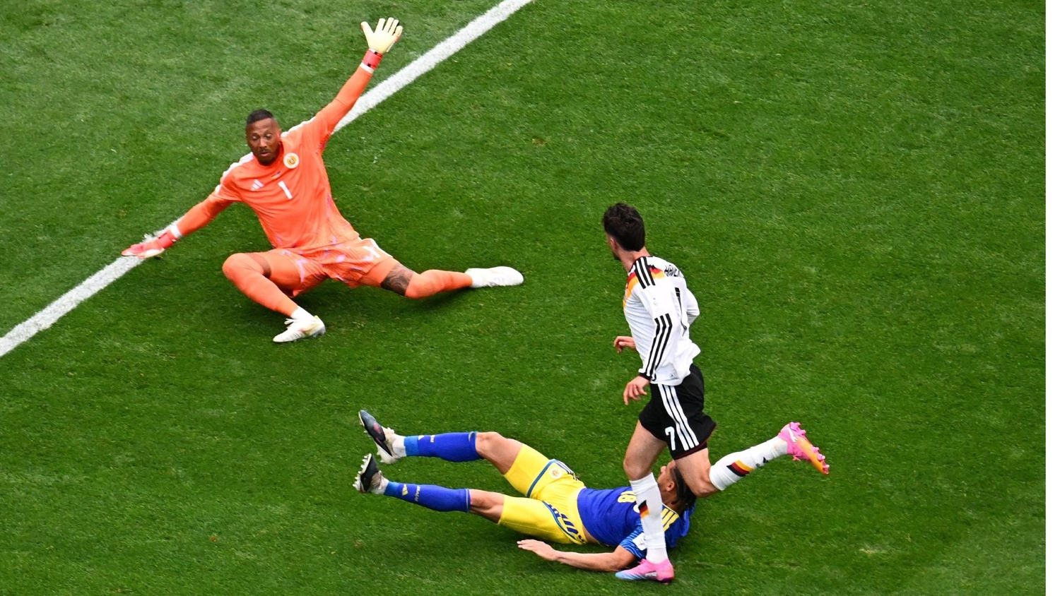 ¡Golazo de Kai Havertz! El jugador del Arsenal la picó para firmar el 7-1 de Alemania