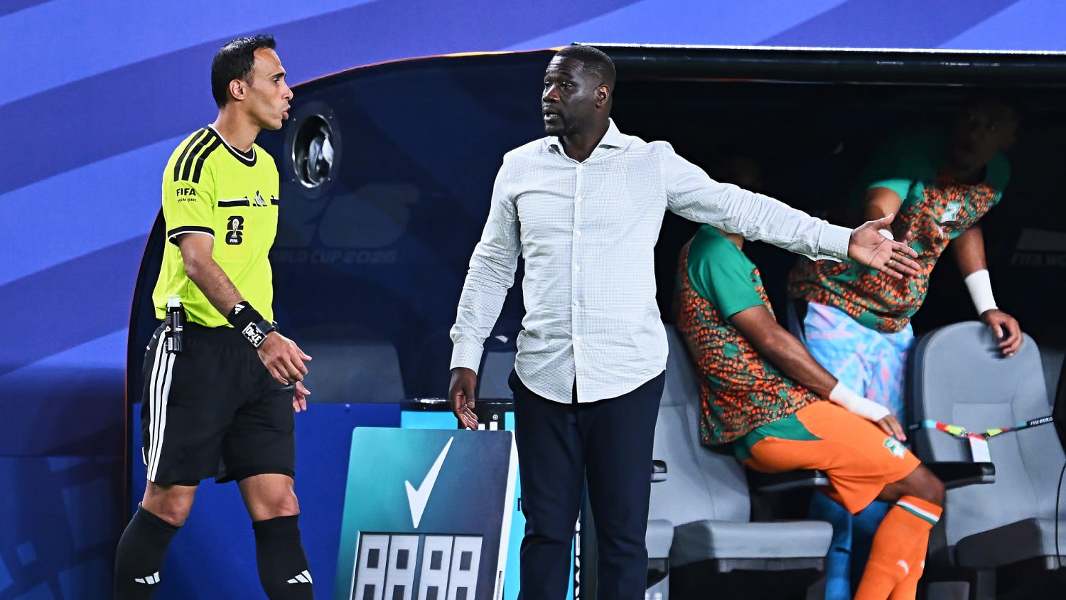 La euforia de Emerse Faé tras el gol agónico de Costa de Marfil