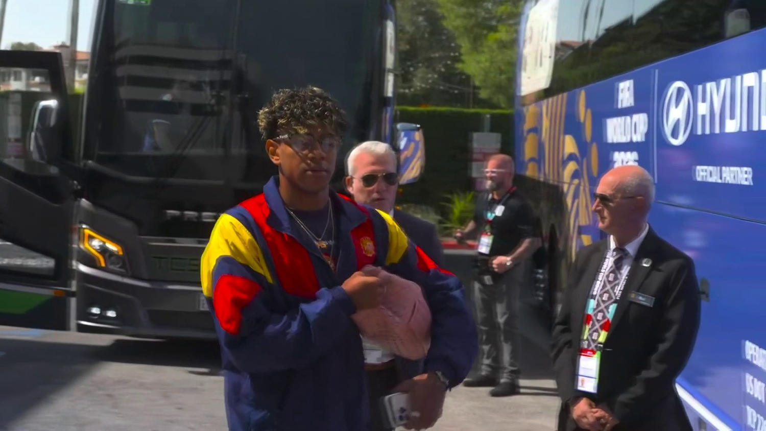 Yamal el último en subir: así fue la salida de España rumbo al estadio para enfrentar a Bélgica