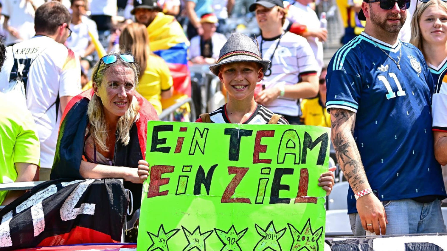 ¡Partidazo! Así lo vive el público en un intenso empate entre Alemania y Ecuador