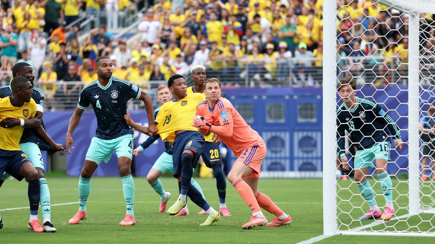 Gonzalo Plata vence a Neuer y le da la ventaja a Ecuador