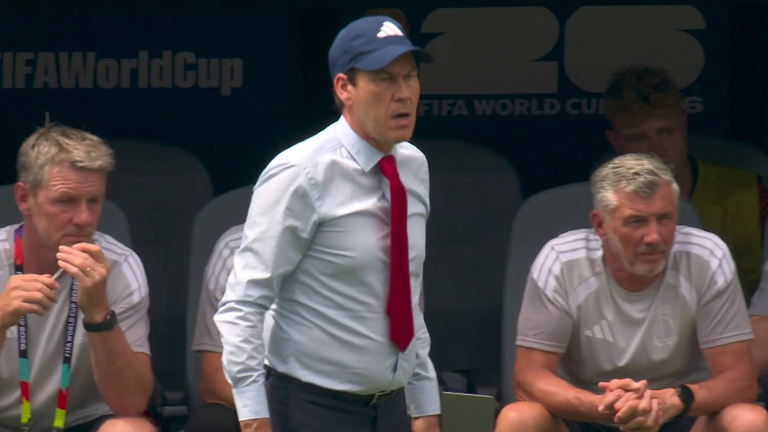 Rudi García, entrenador de Bélgica, explota de júbilo tras el gol a Egipto