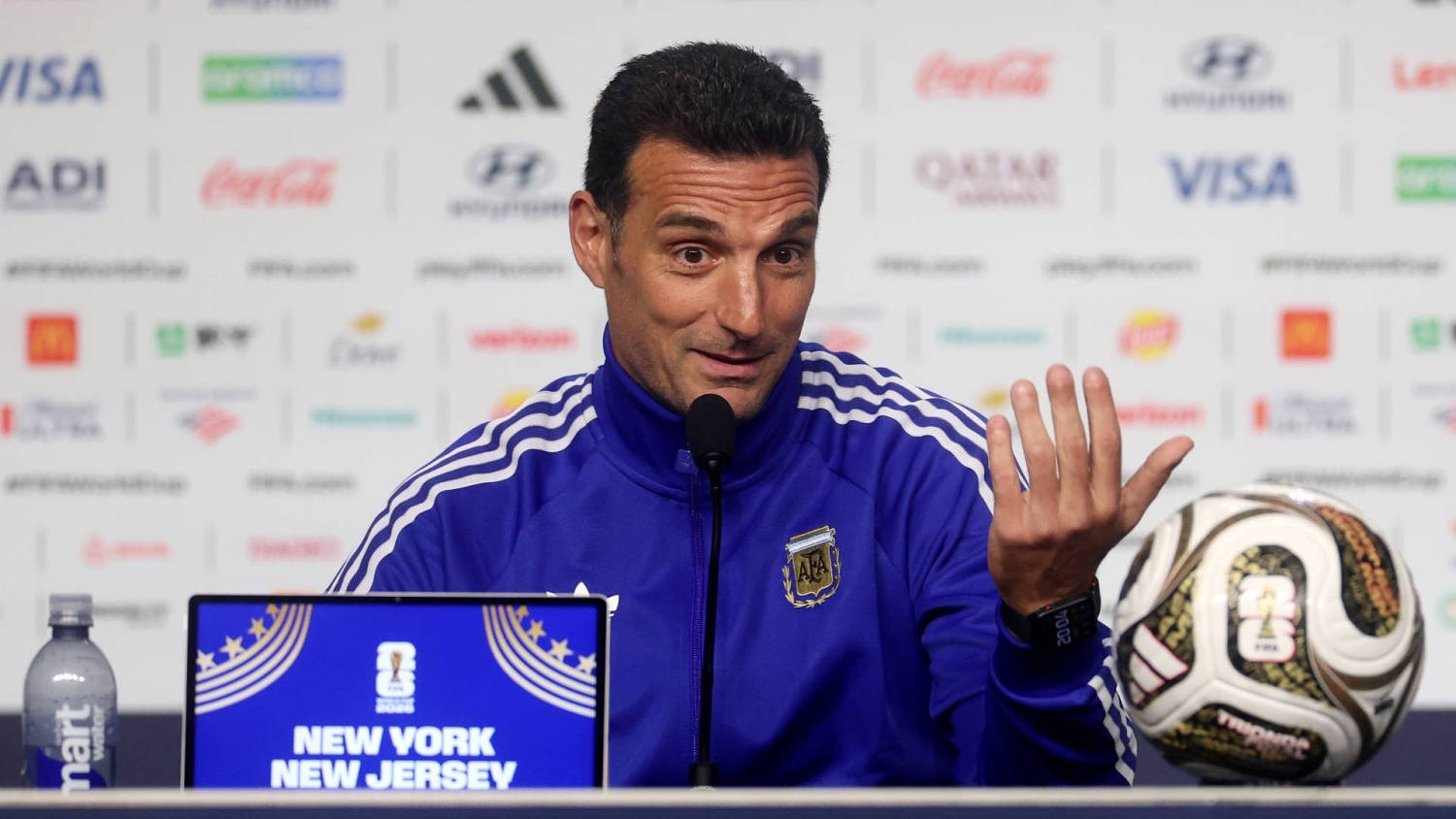 Scaloni, el abrazo con Messi y la pregunta inevitable rumbo a la Final: ¿es el adiós del capitán?