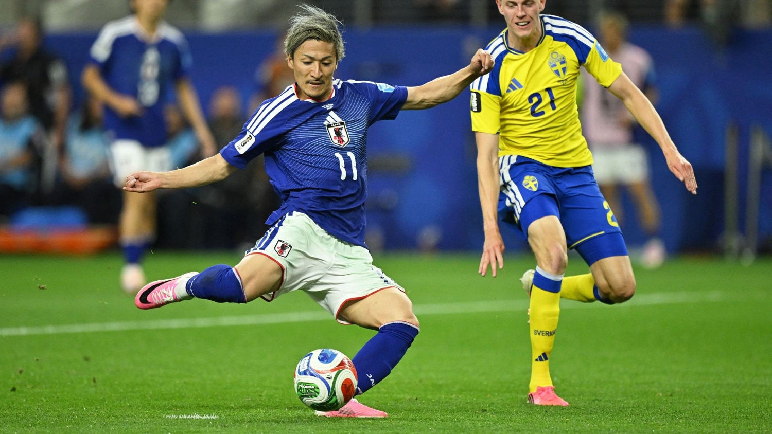 Maeda remata en el área y pone el primero de Japón ante Suecia
