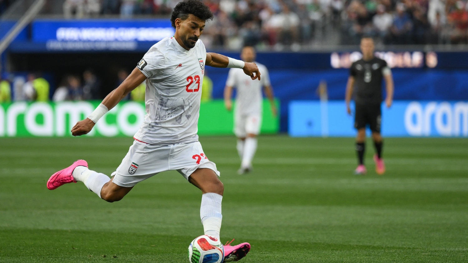 Rezaeian firma un gol con la cara externa del botín y pone el empate para Irán