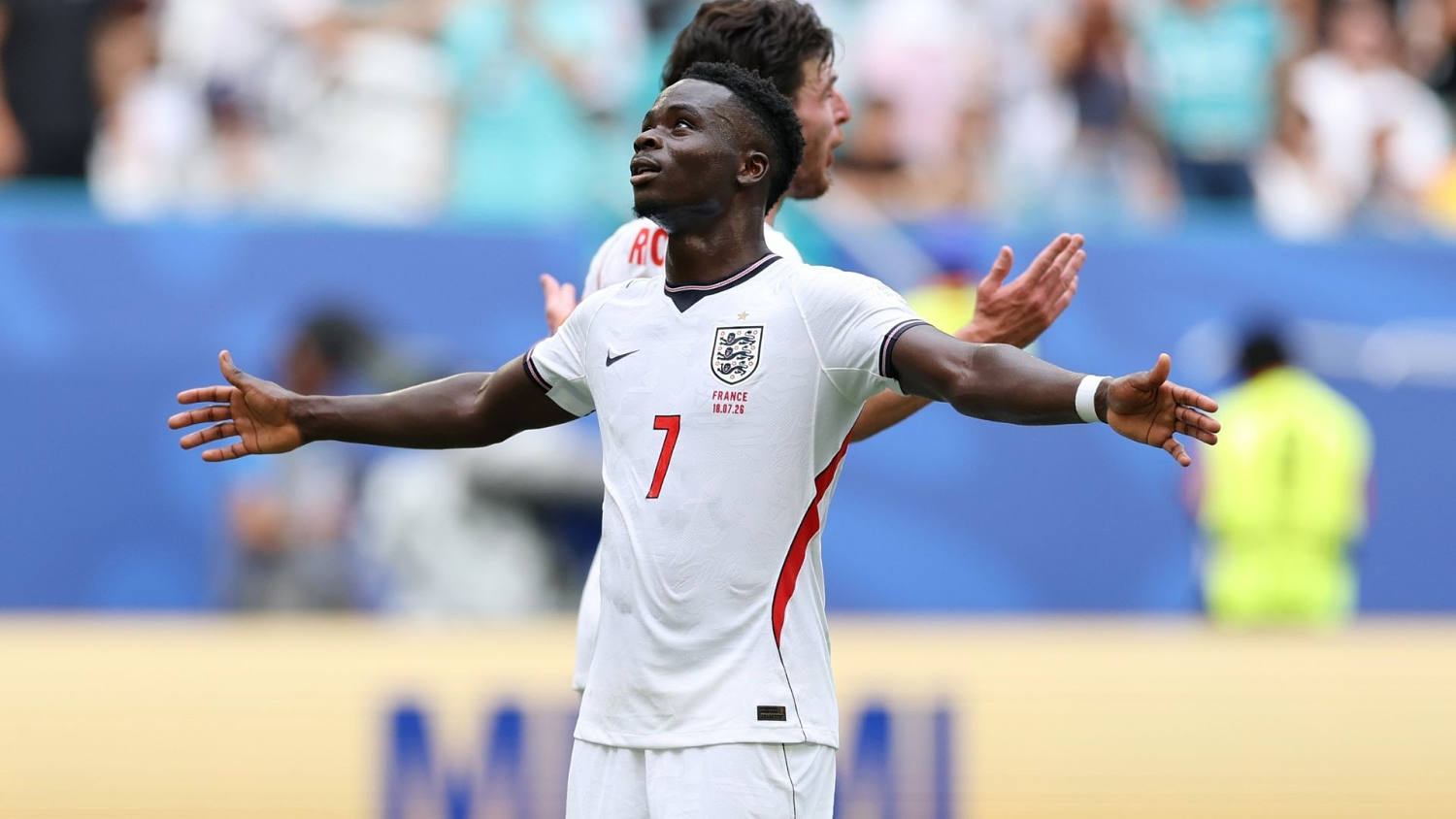 Bukayo Saka define el 0-3 y ya es goleada de Inglaterra sobre Francia