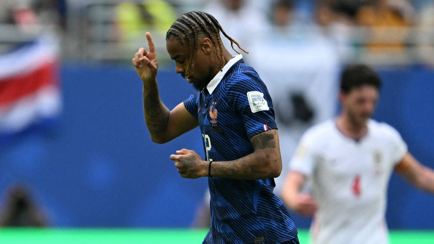 La magia de Mbappé habilita a Barcola para un golazo de Francia