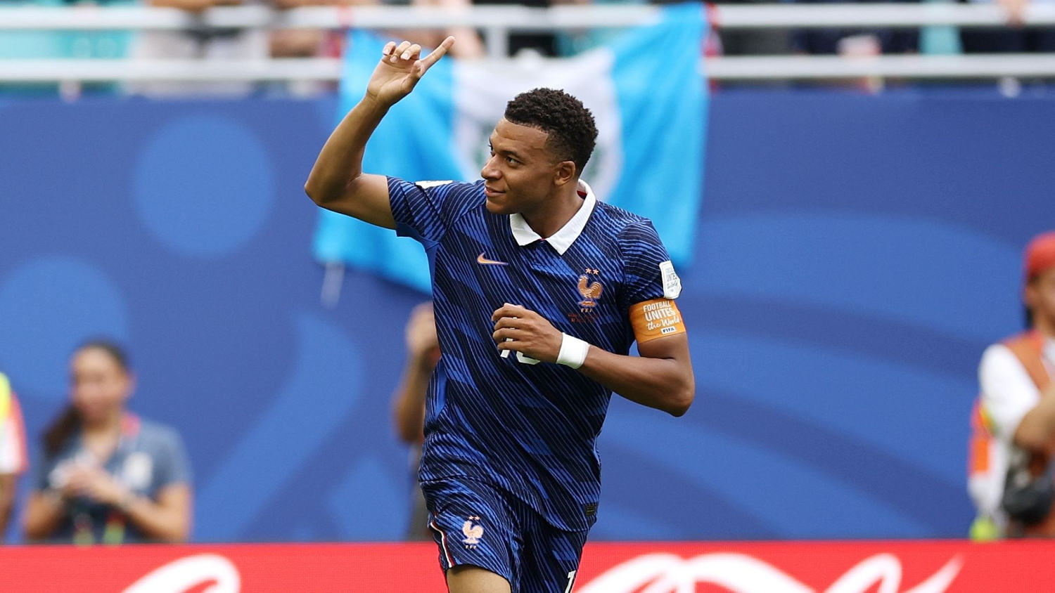 Mbappé descuenta con un gol histórico en Mundiales