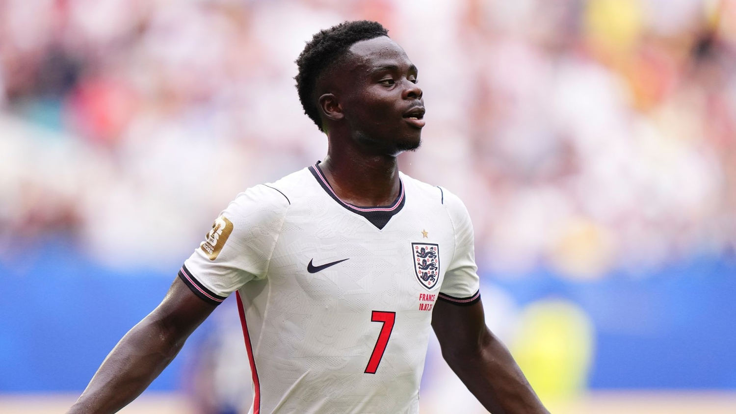 Bukayo Saka no perdona desde el punto penal y castiga a Francia