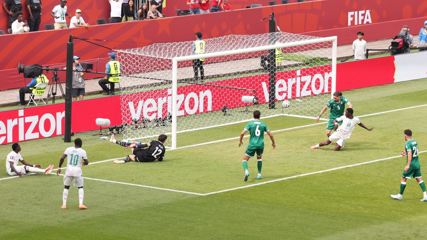 Sarr marca el segundo para Senegal tras error en la salida de Irak
