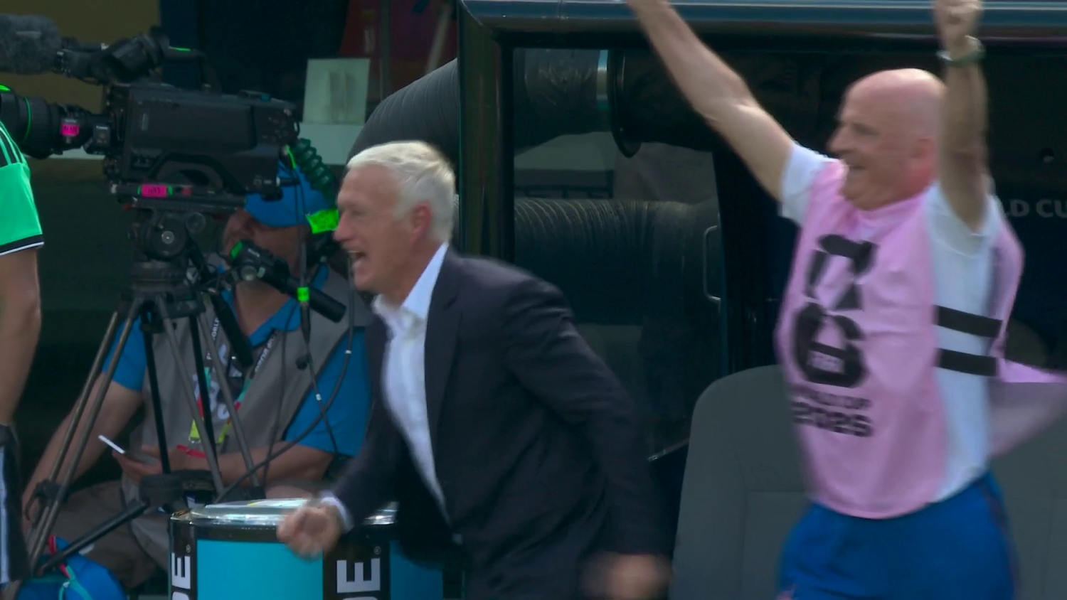 La efusiva reacción de Deschamps tras el primer gol de Francia en el Mundial