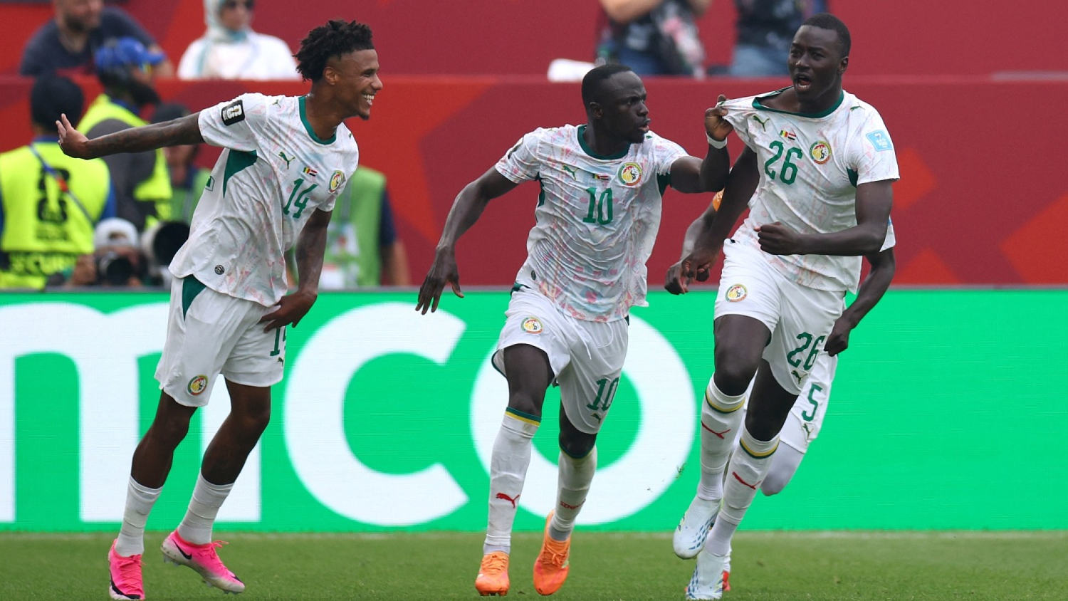 Senegal aplasta a Irak con una goleada 5-0 y mantiene viva su ilusión mundialista.
