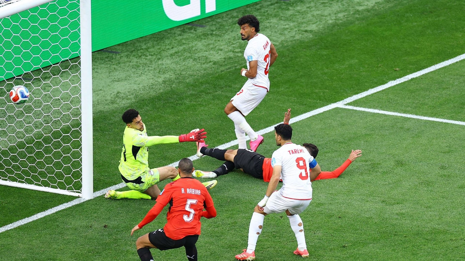 Ramin Rezaeian disparó sin ángulo y logró que el balón entrara, poniendo el empate de Irán
