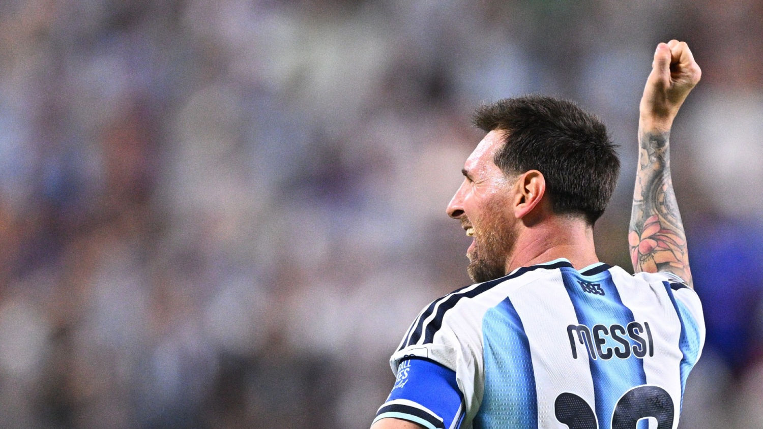El rey sigue vigente: Hat-trick histórico de Messi en el debut argentino