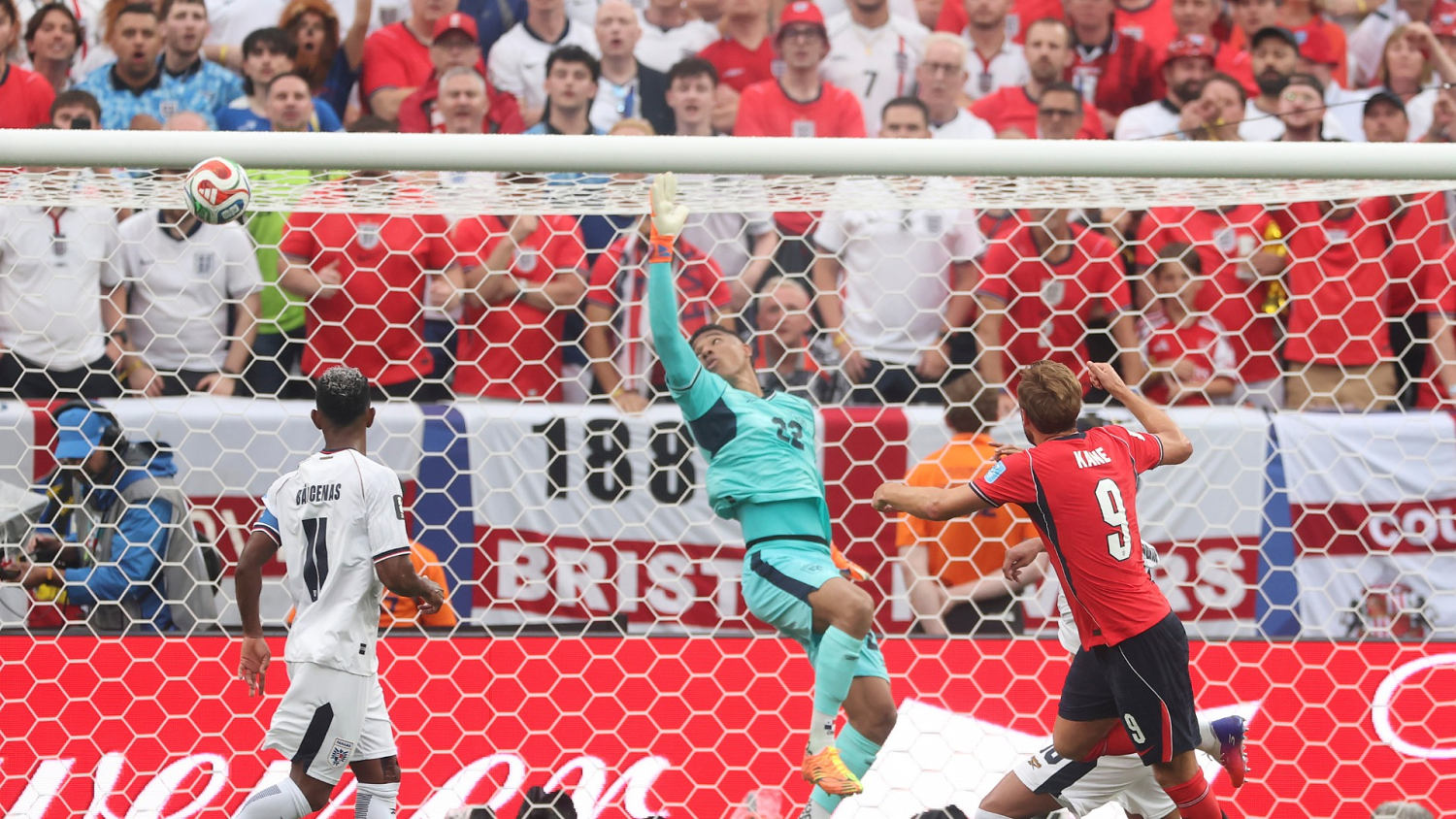 Cabezazo letal de Harry Kane para el segundo de Inglaterra