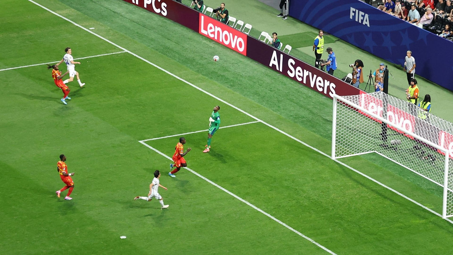 ¡Golazo de Eldor Shomurodov! Uzbekistán pega primero ante el Congo