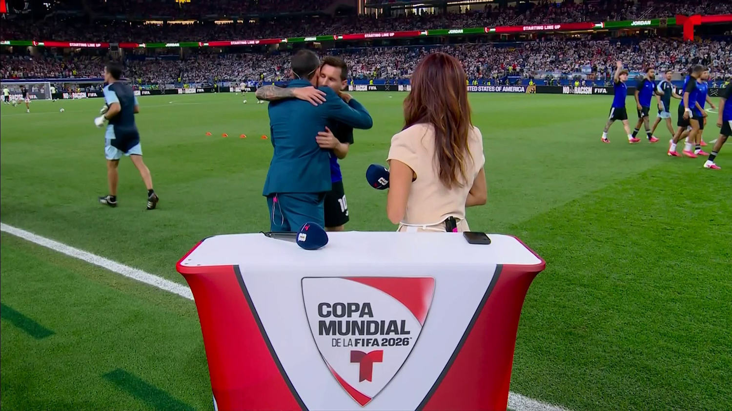 ¿La nueva cábala de Messi? El abrazo a Maxi Rodríguez previo al duelo de Argentina ante Jordania