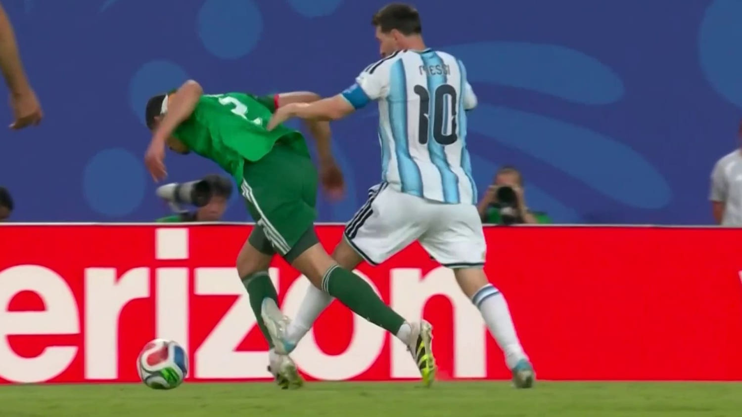 La patada "grosera" de Messi de la que todo el mundo habla