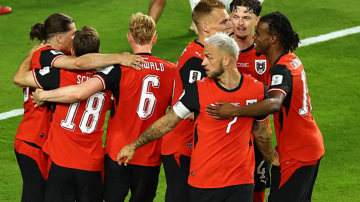 ¡Austria recupera la ventaja! Autogol de Yazan Al Arab tras un tiro de esquina