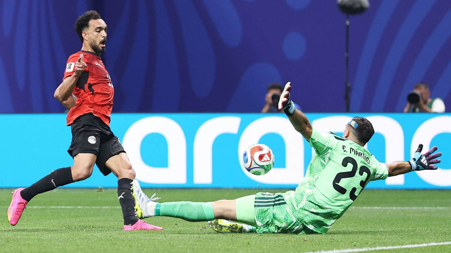 El VAR salva a Argentina y Messi respira